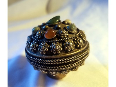Natural Stone East Asian Ring Box